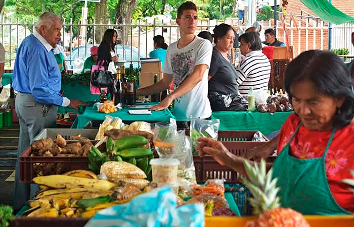 En este mercado se apoya la alianza consumidores productores Jose Borrero